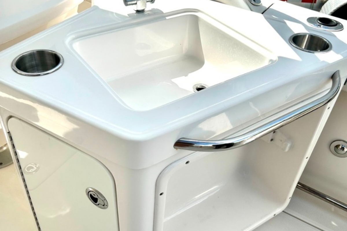 2015 Robalo R247, 23