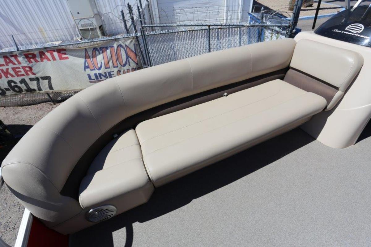 2017 Sun Tracker 20DLX, 3