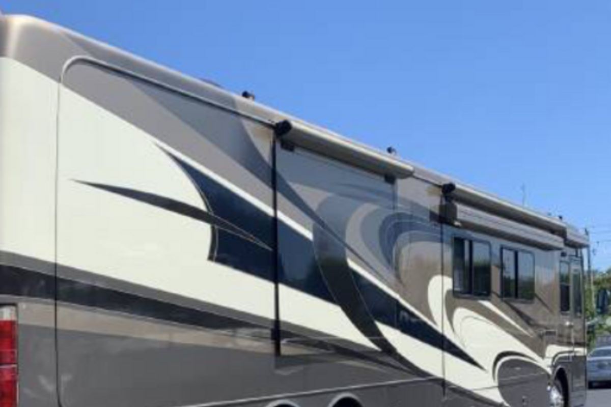 2009 Monaco Dynasty Regal IV, 1