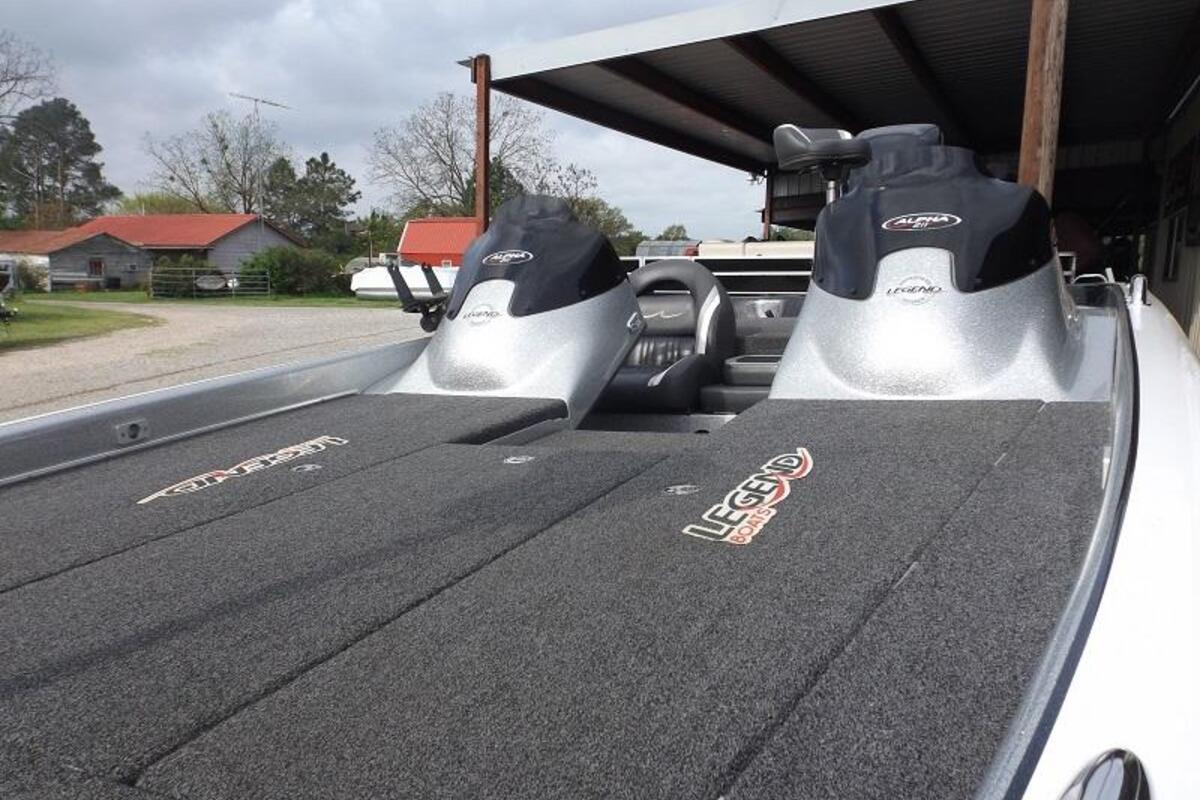 2012 Legend Boats Alpha 211 Dcx, 1