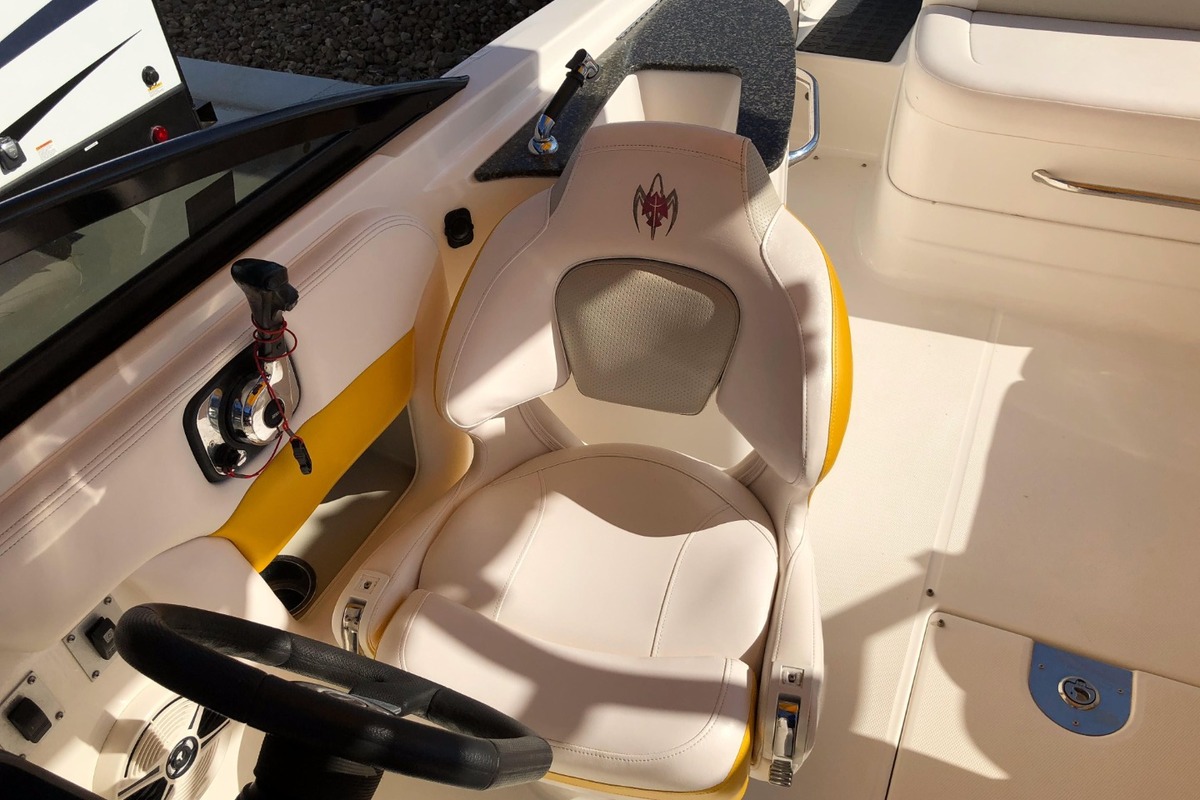 2009 Chaparral Sunesta 244 Xtreme, 5