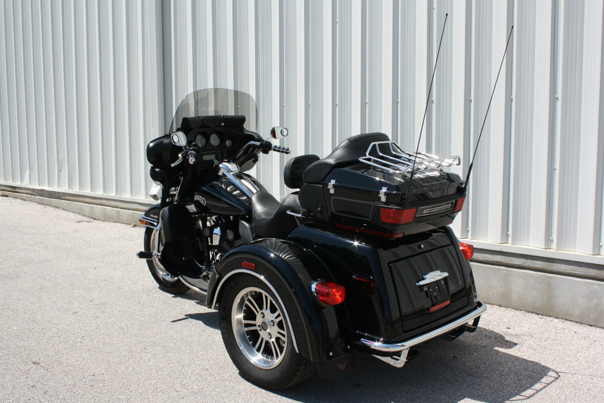 2009 Harley Davidson FLHTCUTG Tri Glide Ultra Classic Trike, 3