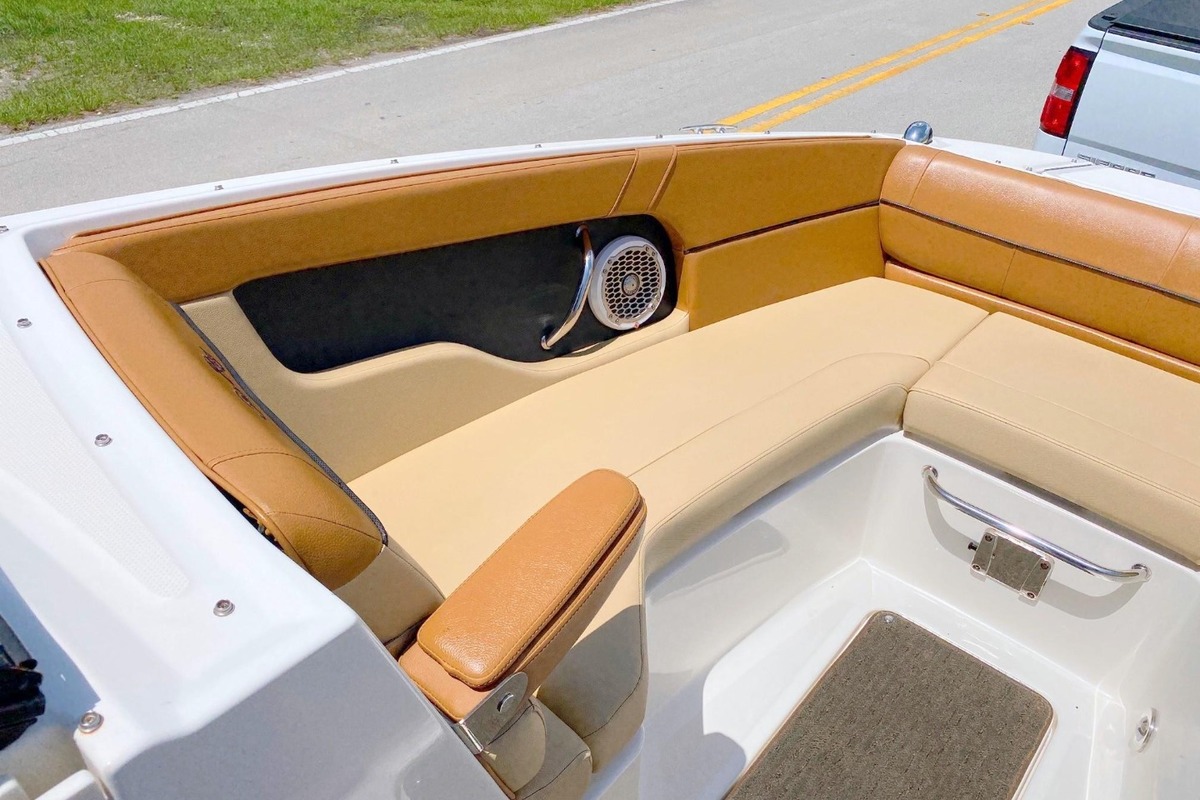 2015 Sea Ray 240 Sundeck, 5