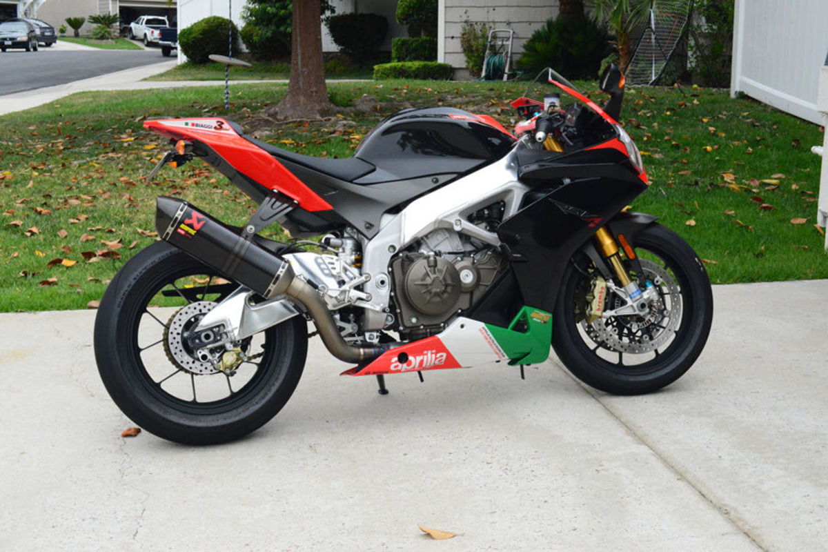 2011 Aprilia RSV4 Factory APRC SE, 3