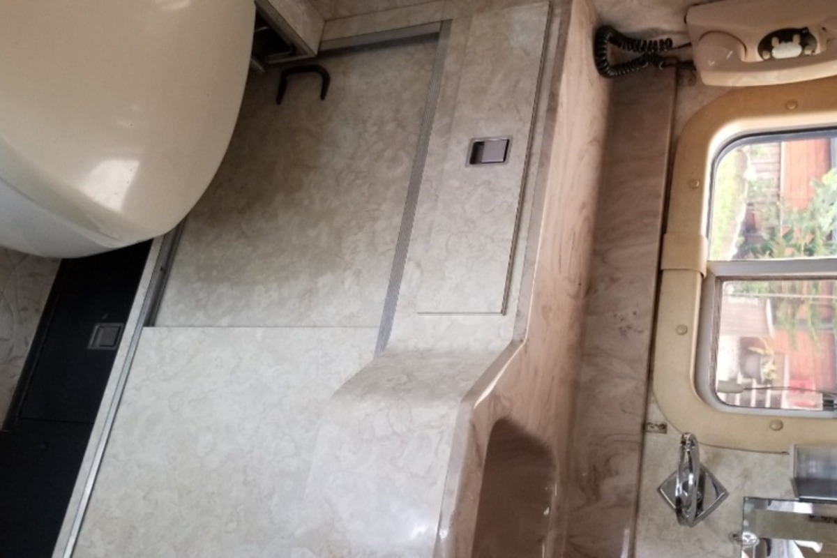 1984 Blue Bird Wanderlodge, 6