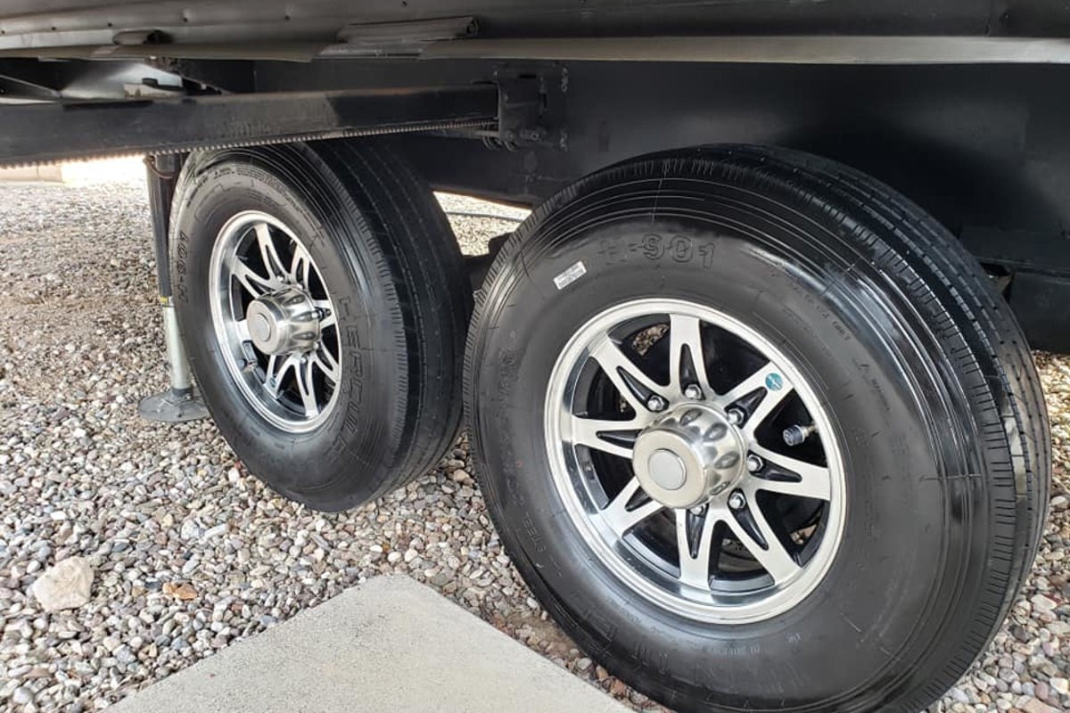 2018 Keystone Laredo 350 FB, 3