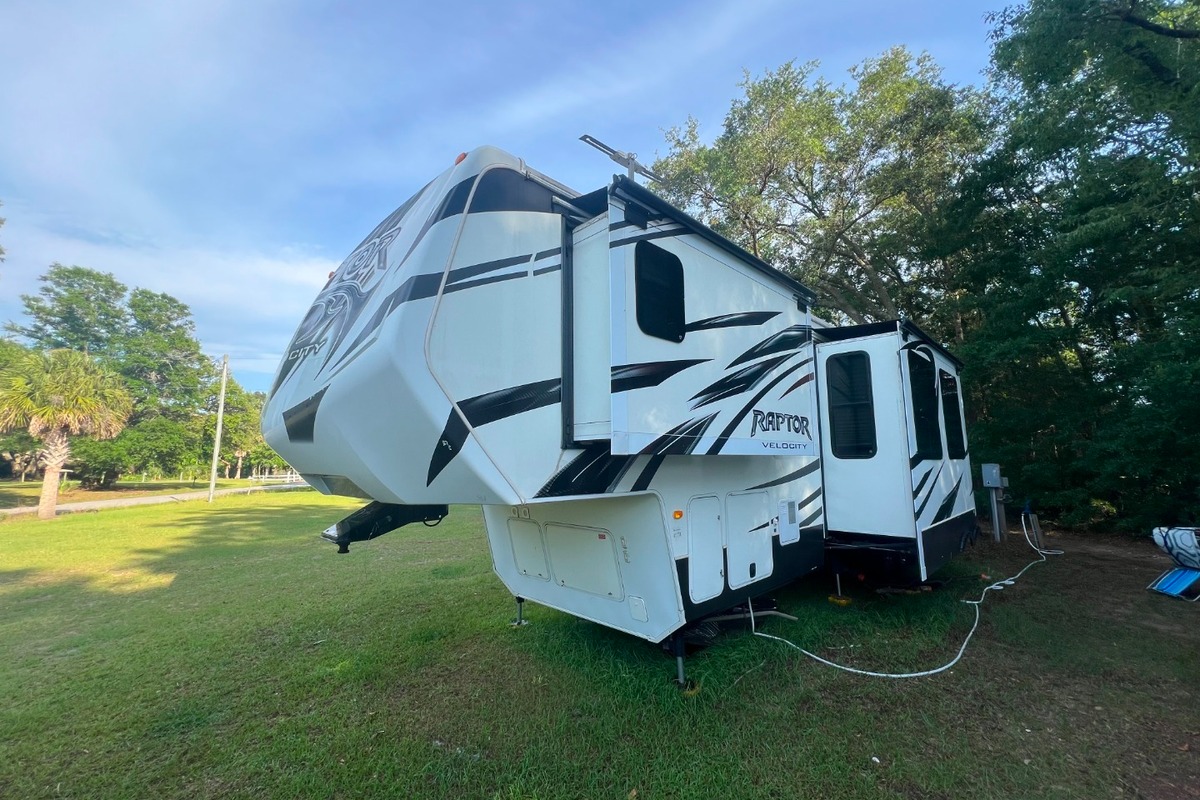 2013 Keystone Raptor Velocity 365LEV13, 2