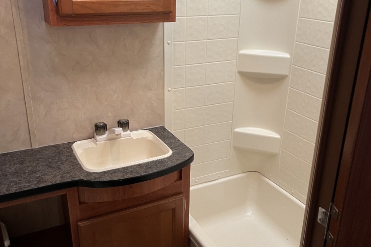 2012 Monaco R-vision Silver Creek 26BHS, 8