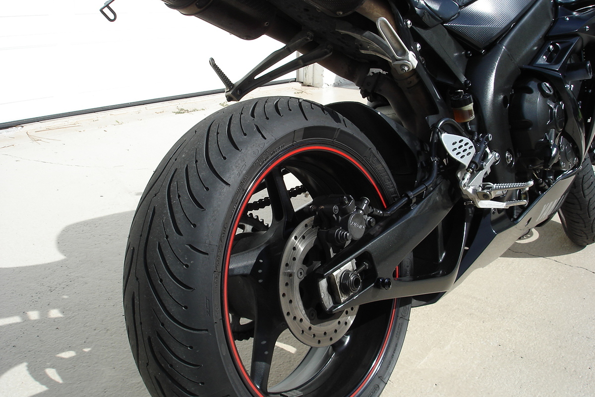 2006 Yamaha YZF-R1, 3