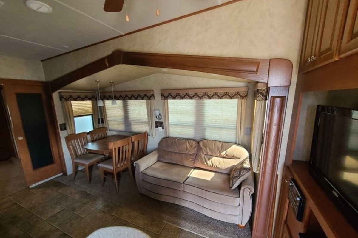 2012 Cedar Creek Silverback, 6