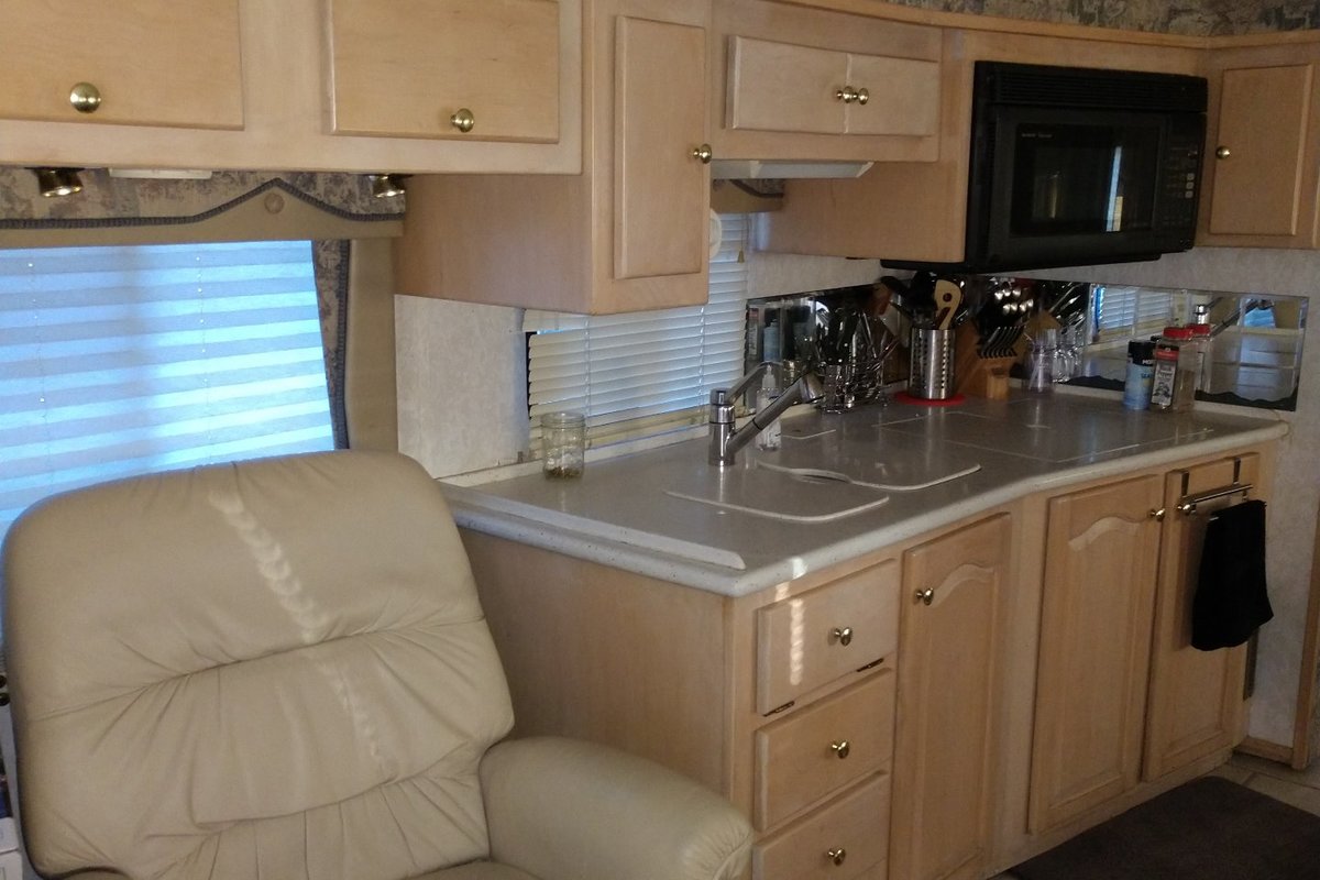 2000 Tiffin Allegro Bus, 1