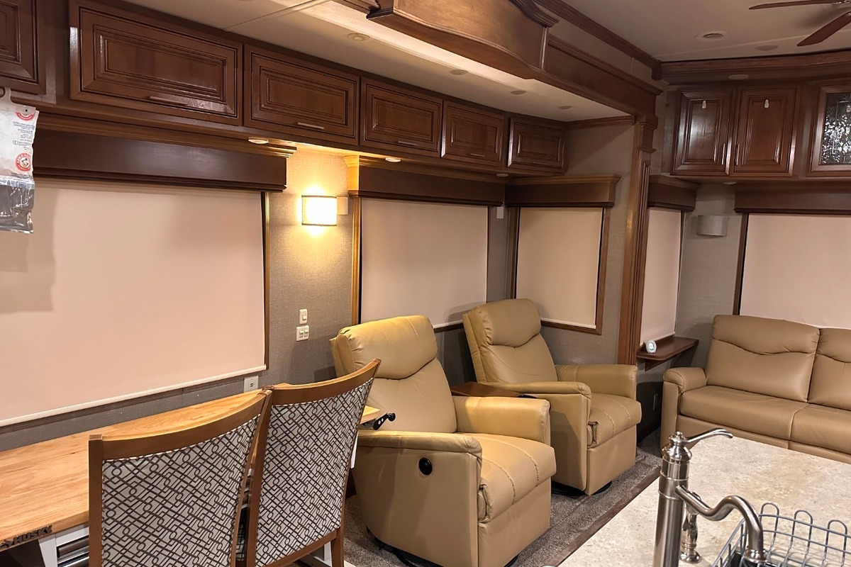 2018 DRV Mobile Suites 36rssb3, 14