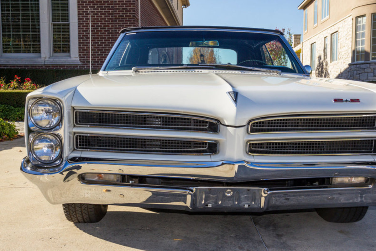 1966 Pontiac 2+2, 18