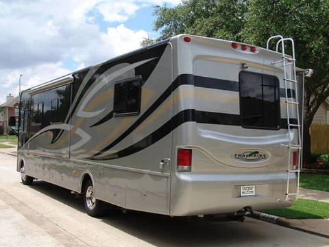 2007 R-Vision Trail-Aire 35'