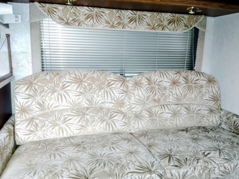 2005 Winnebago Minnie Winnie WF430V