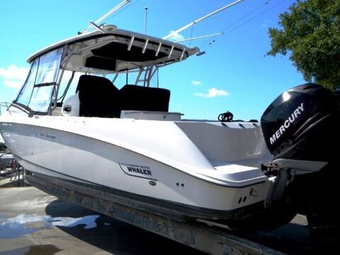 2006 Boston Whaler 320 Outrage Cuddy Cabin
