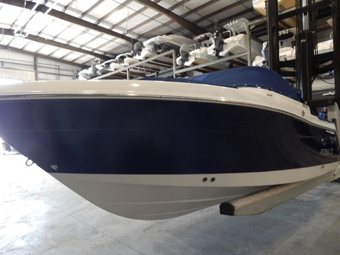 2010 Robalo R227 Dual Console