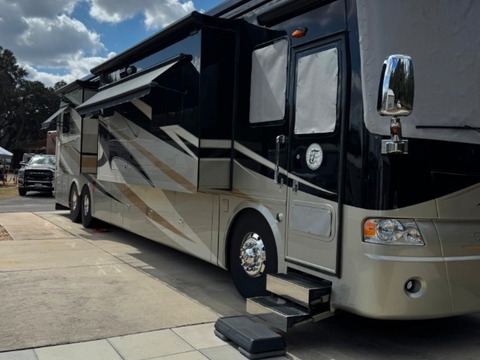 2011 Tiffin Zephyr 45QBZ