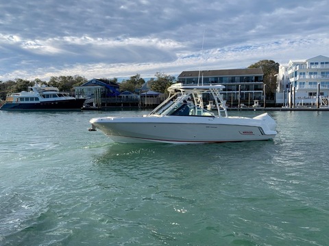 2018 Boston Whaler 230 Vantage