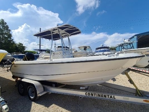 2005 Boston Whaler 210 Outrage