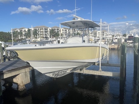 2005 Boston Whaler 320 Outrage