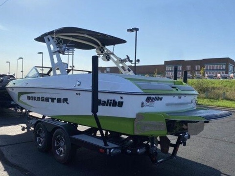 2016 Malibu Wakesetter 22 MXZ