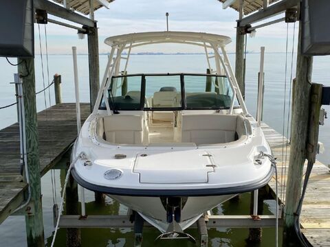 2016 Boston Whaler 230 Vantage