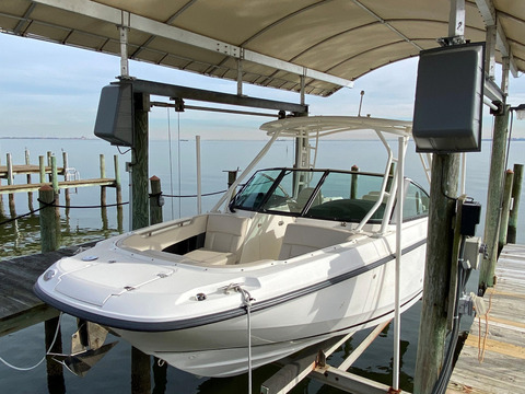 2016 Boston Whaler 230 Vantage