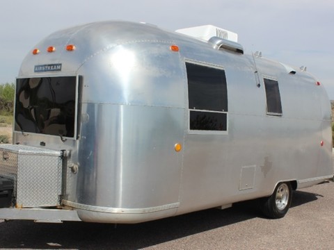 1968 Airstream Safari Land Yacht