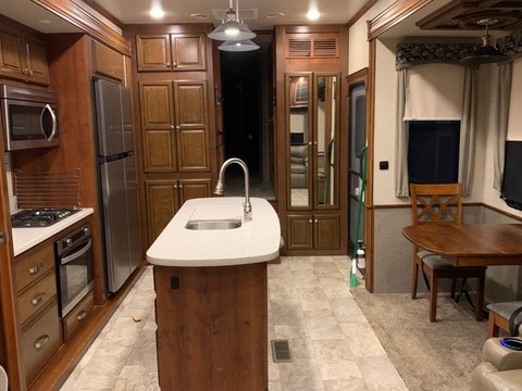 2017 Heartland Bighorn 3890SS