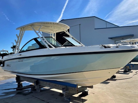 2016 Boston Whaler 230 Vantage