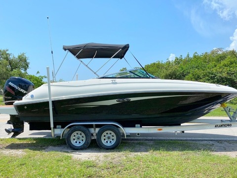 2015 Sea Ray 240 Sundeck