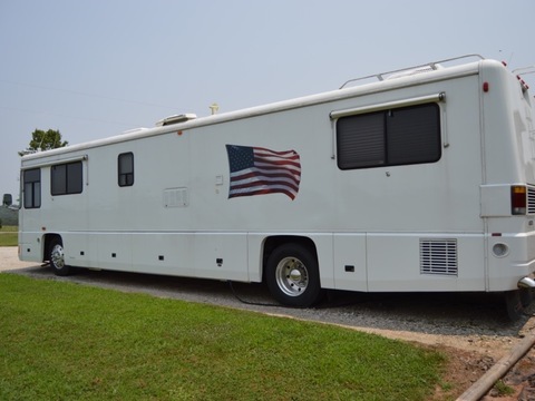 1996 Foretravel U320