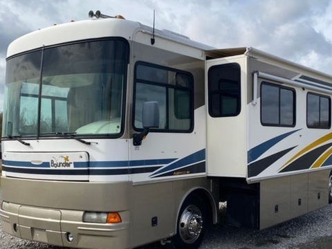 2003 Fleetwood Bounder RV