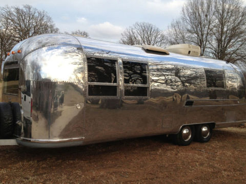 1968 Airstream Land Yacht Ambassador