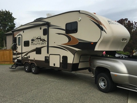 2017 Fox Mountain 235RLS