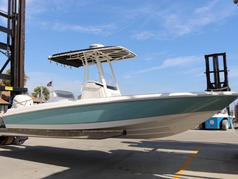 2015 Boston Whaler 240 Dauntless