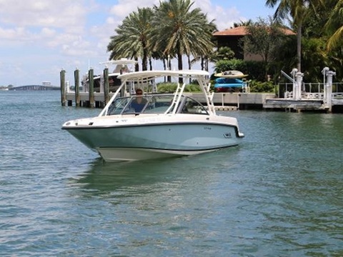 2016 Boston Whaler 230 Vantage