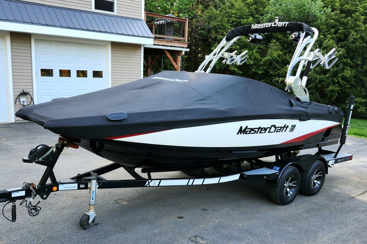 2015 MasterCraft X2 With Gen2 Surf System, 5