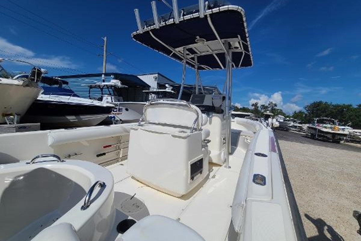 2005 Boston Whaler 210 Outrage, 5