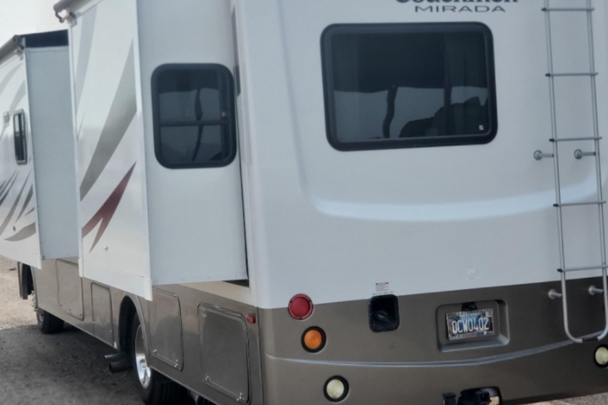 2013 Coachmen Mirada Series M-29 DS Ford V10, 3