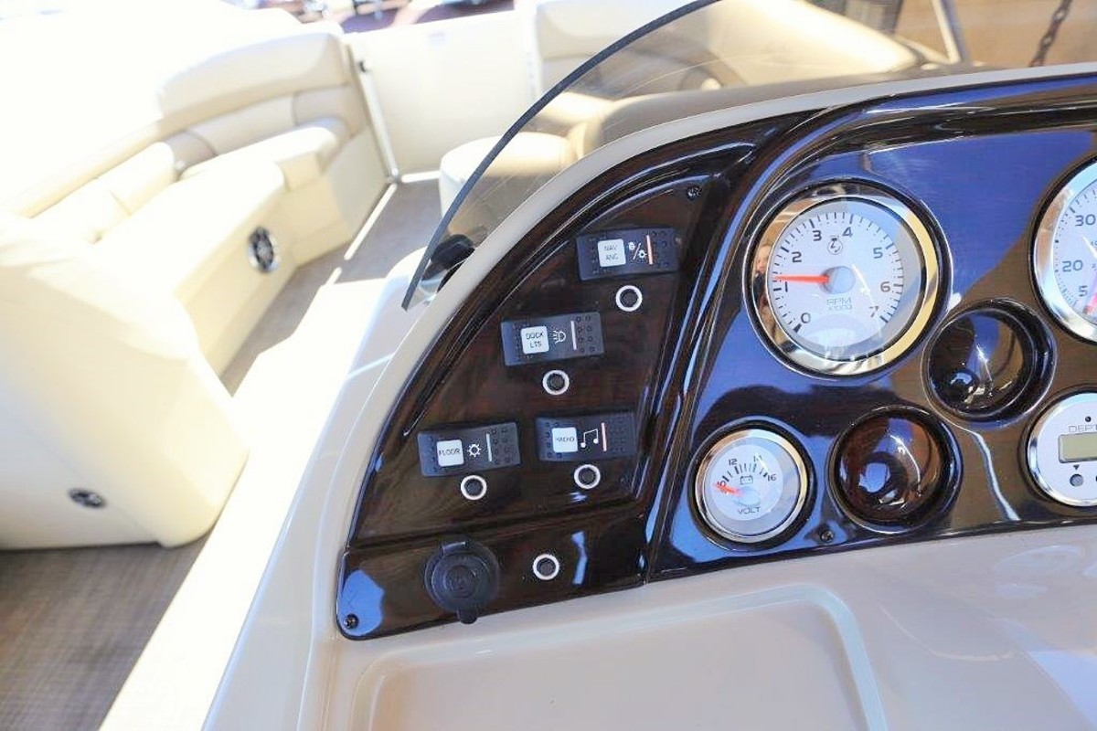 2016 Smoker Craft Sunchaser Eclipse 25, 22