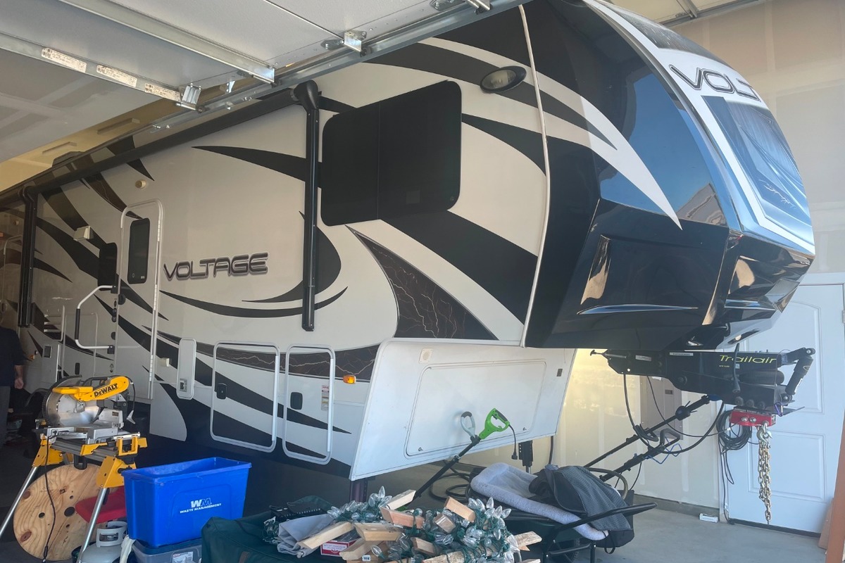 2014 Dutchmen Voltage 3200, 2
