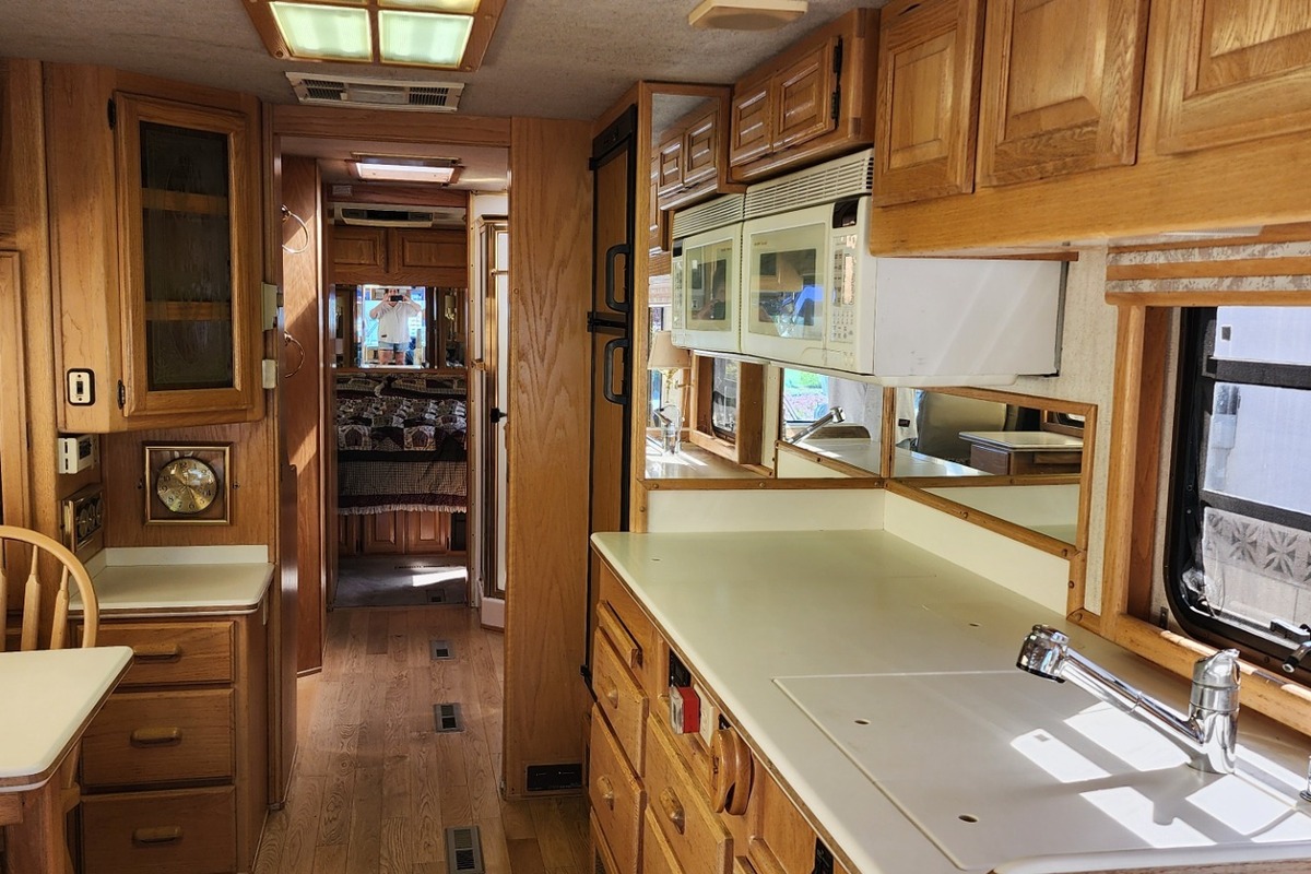 1995 1995 Hawkins Motorcoach Areosport, 3