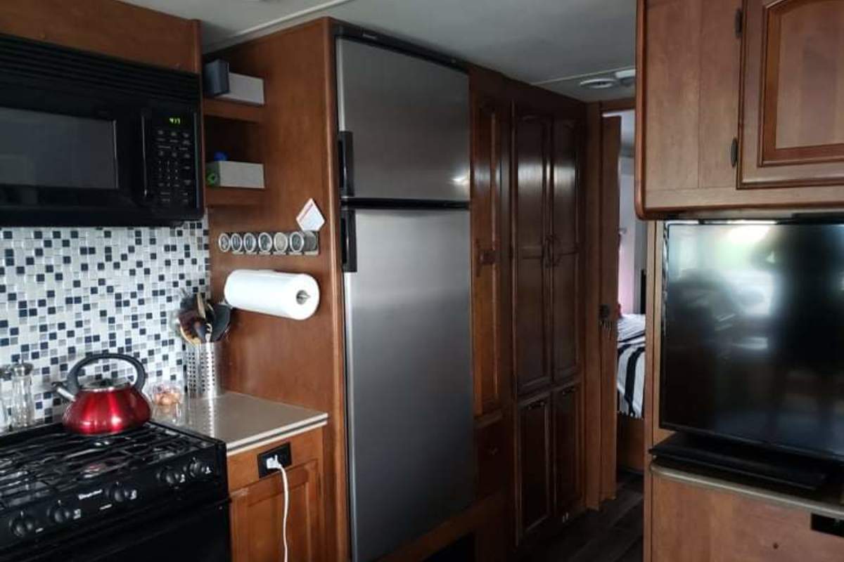 2011 Coachmen Mirada 35ds, 3