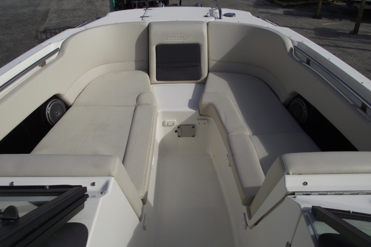 2017 Boston Whaler 230 Vantage, 4