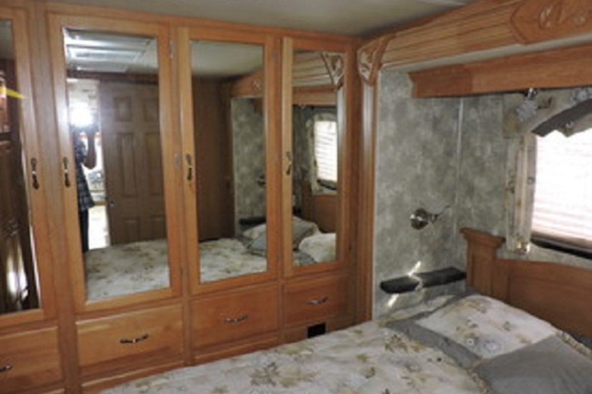 2006 Coachmen Epic 3480 DS, 23