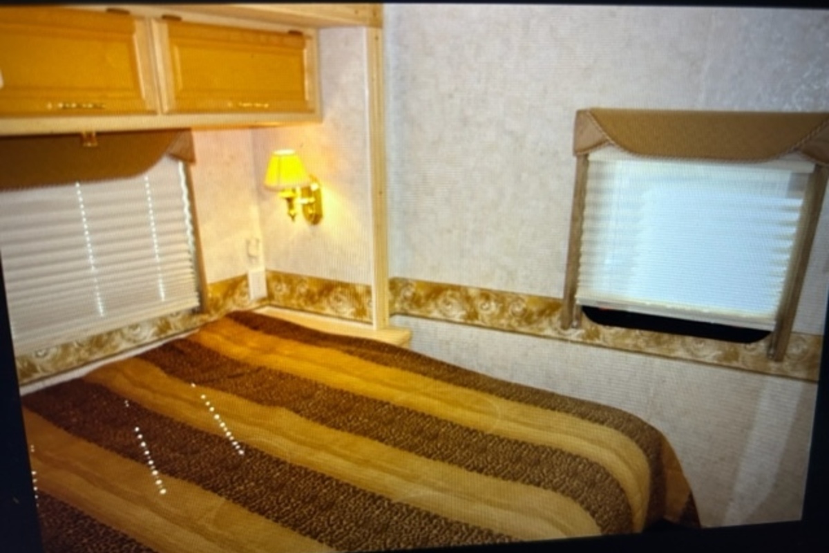 2005 Winnebago Minnie Winnie 27P, 5