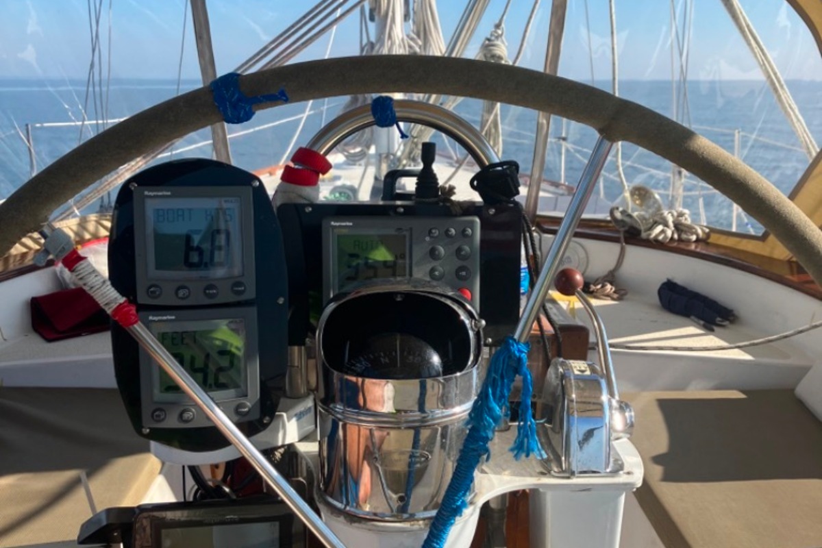 1985 Endeavour 42cc, 9