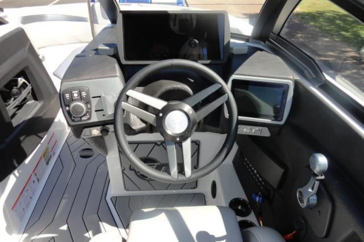 2018 Malibu 24 MXZ, 11